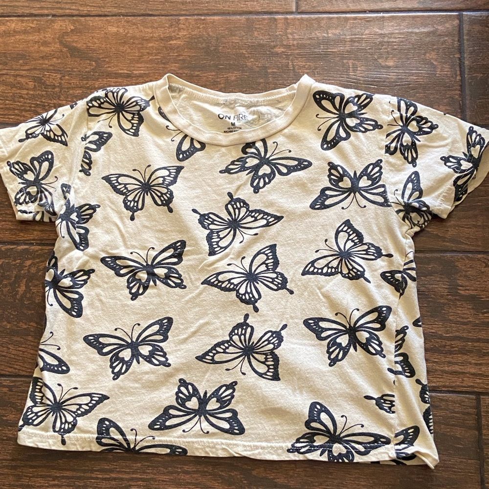 🥰On Fire Cream and Black Butterfly Tee Size M